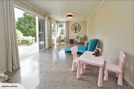 Photo of property in 38 Jellicoe Drive, Hamilton East, Hamilton, 3216