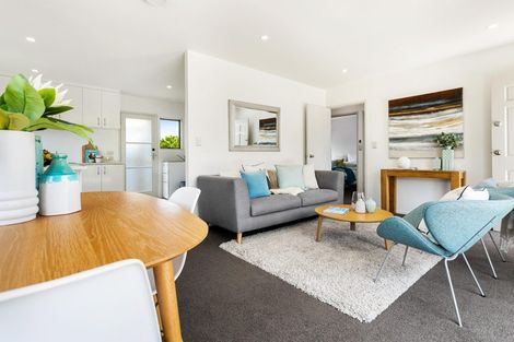 Photo of property in 9 Rewarewa Road, Te Atatu Peninsula, Auckland, 0610