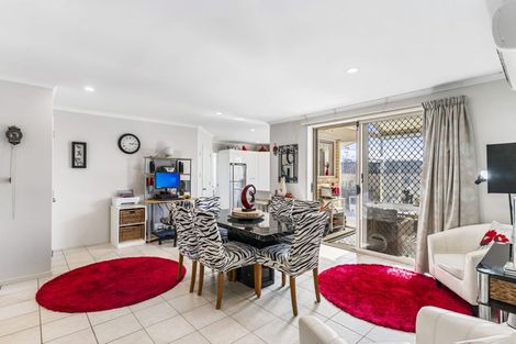 Photo of property in 11 Gendo Avenue, Henderson, Auckland, 0612