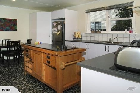 Photo of property in 32 Leadley Lane, Tawa, Wellington, 5028