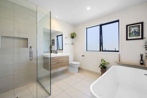 Photo of property in 12 Kereru Crescent, Wanaka, 9305