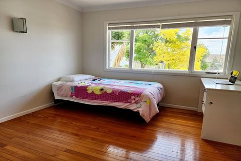 Photo of property in 4 Paton Avenue, Te Atatu South, Auckland, 0610