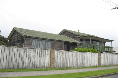 Photo of property in 1 Mallinder Place, Oakura, 4314