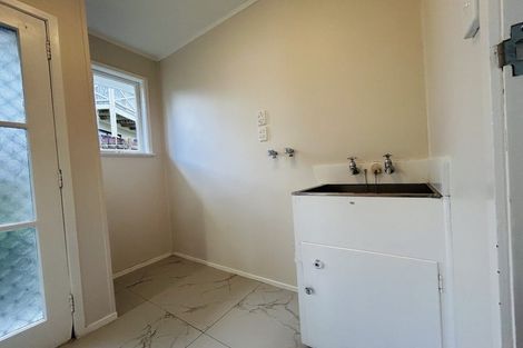Photo of property in 1/8a Alma Street, Te Atatu South, Auckland, 0610