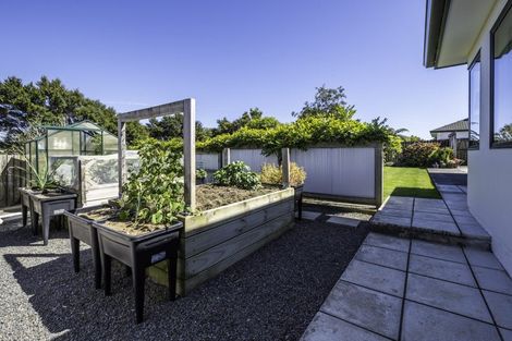 Photo of property in 34 Samwell Drive, Whitby, Porirua, 5024