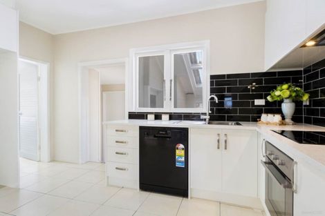 Photo of property in 2/42 Pomaria Road, Henderson, Auckland, 0610