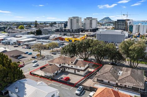 Photo of property in 182 Devonport Road, Tauranga, 3110