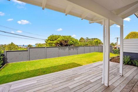 Photo of property in 7 Parr Terrace, Castor Bay, Auckland, 0620