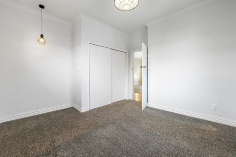 Photo of property in 54 Waiwaka Terrace, Strandon, New Plymouth, 4312