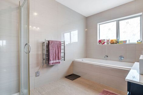 Photo of property in 33 Pickaberry Avenue, Karaka, Papakura, 2113