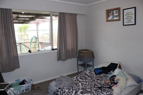 Photo of property in 2/199 Henderson Valley Road, Henderson, Auckland, 0612