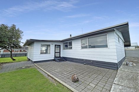 Photo of property in 27 Cross Street, Castlecliff, Whanganui, 4501
