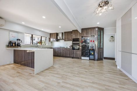 Photo of property in 14 Angelo Avenue, Howick, Auckland, 2014