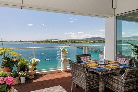 Photo of property in 72 Devonport Road, Tauranga, 3110