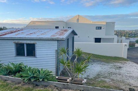 Photo of property in 2/119 Carlisle Road, Northcross, Auckland, 0632