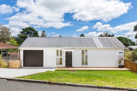 Photo of property in 92 Castor Bay Road, Castor Bay, Auckland, 0620