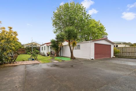 Photo of property in 10 Kaumatua Place, Te Atatu Peninsula, Auckland, 0610
