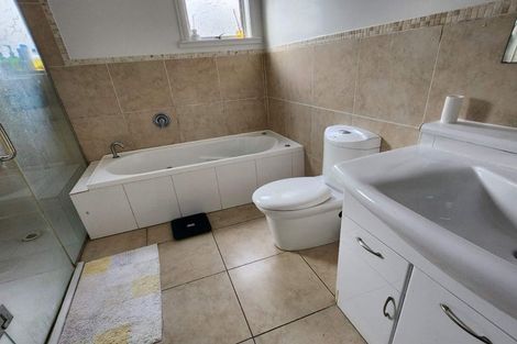 Photo of property in 2/19 Stanley Road, Glenfield, Auckland, 0629