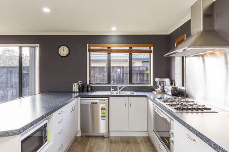 Photo of property in 23 Geneva Terrace, Kelvin Grove, Palmerston North, 4414