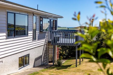 Photo of property in 6 Ettrick Grove, Papakowhai, Porirua, 5024