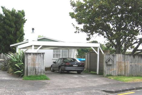 Photo of property in 8 Gregg Place, Sunnyvale, Auckland, 0612
