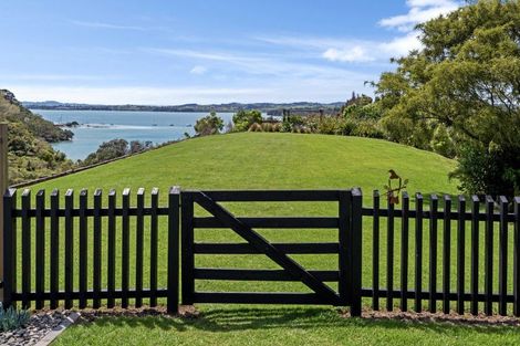 Photo of property in 26 Estuary Views, Shelly Park, Auckland, 2014