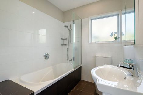 Photo of property in 38 Braemar Road, Castor Bay, Auckland, 0620