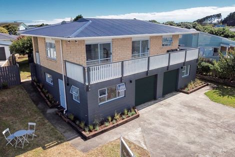Photo of property in 6a&b Simcox Street, Otaki Beach, Otaki, 5512