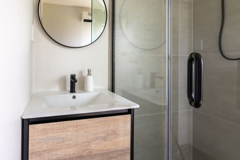 Photo of property in 7/11 Karamu Street, Te Atatu Peninsula, Auckland, 0610