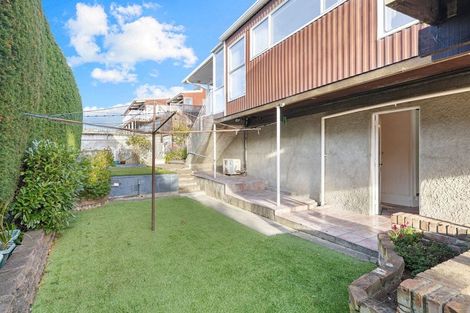 Photo of property in 96 Moncks Spur Road, Redcliffs, Christchurch, 8081