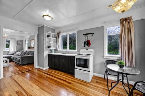 Photo of property in 12 Brooklands Road, New Plymouth, 4310
