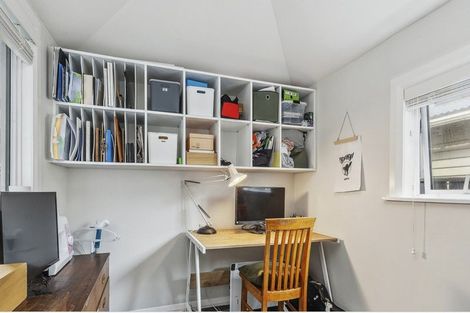 Photo of property in 101 Apu Crescent, Lyall Bay, Wellington, 6022