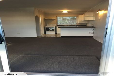Photo of property in 2/12 Ayton Drive, Totara Vale, Auckland, 0629