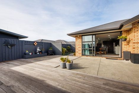 Photo of property in 12 Lorenzo Place, Kelvin Grove, Palmerston North, 4414
