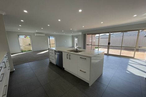 Photo of property in 35 Riverglade Parkway, Te Atatu South, Auckland, 0610
