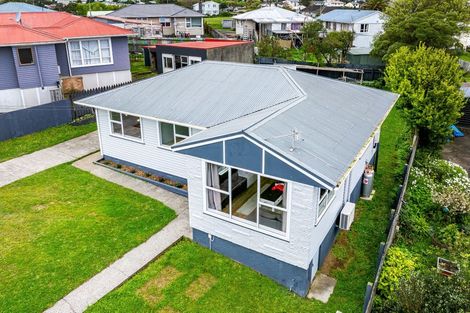Photo of property in 100 Castor Crescent, Cannons Creek, Porirua, 5024