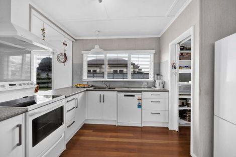 Photo of property in 28 Camberwell Road, Hawera, 4610
