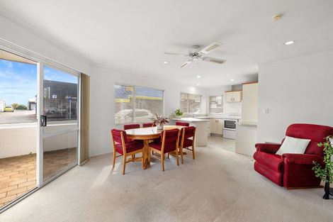 Photo of property in 1 Strandon Place, Strandon, New Plymouth, 4312