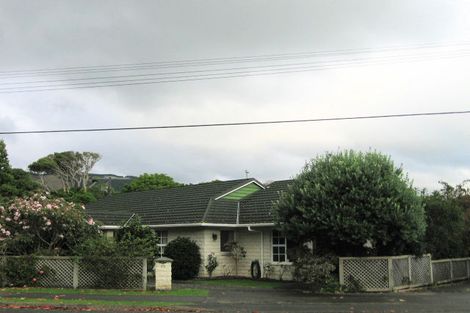 Photo of property in 32 Kohekohe Road, Waikanae, 5036