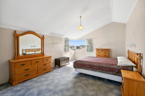 Photo of property in 5 Nobs Line, Strandon, New Plymouth, 4312