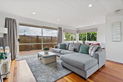 Photo of property in 8 Tawa Place, Waiuku, 2123