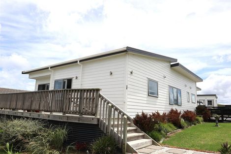 Photo of property in 1 Snapper Street, Baylys Beach, Dargaville, 0377