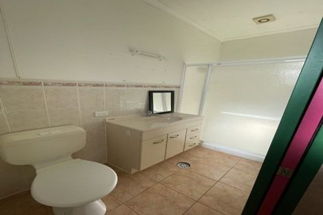 Photo of property in 9 Vinograd Drive, Te Atatu Peninsula, Auckland, 0610