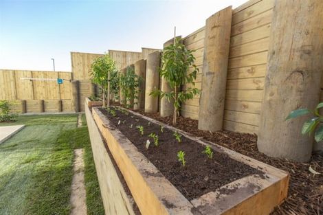 Photo of property in 104 Godfrey Drive, Orewa, 0931