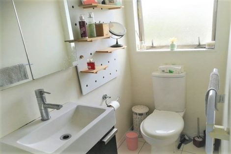 Photo of property in 10a Marie Crescent, Te Atatu South, Auckland, 0610