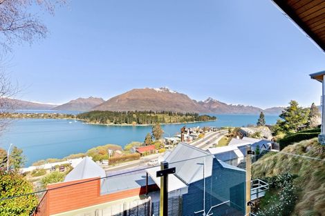 Photo of property in 7 Earnslaw Terrace, Queenstown, 9300