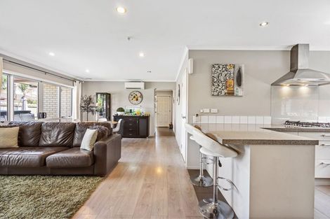 Photo of property in 25 Saltwood Street, Red Beach, 0932