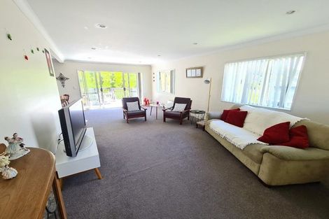 Photo of property in 18 Erlestoke Crescent, Churton Park, Wellington, 6037