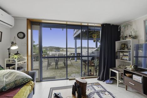 Photo of property in 16 Bush Point Road, Cable Bay, 0420