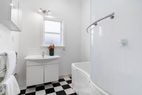 Photo of property in 61 Lyons Avenue, Murrays Bay, Auckland, 0630